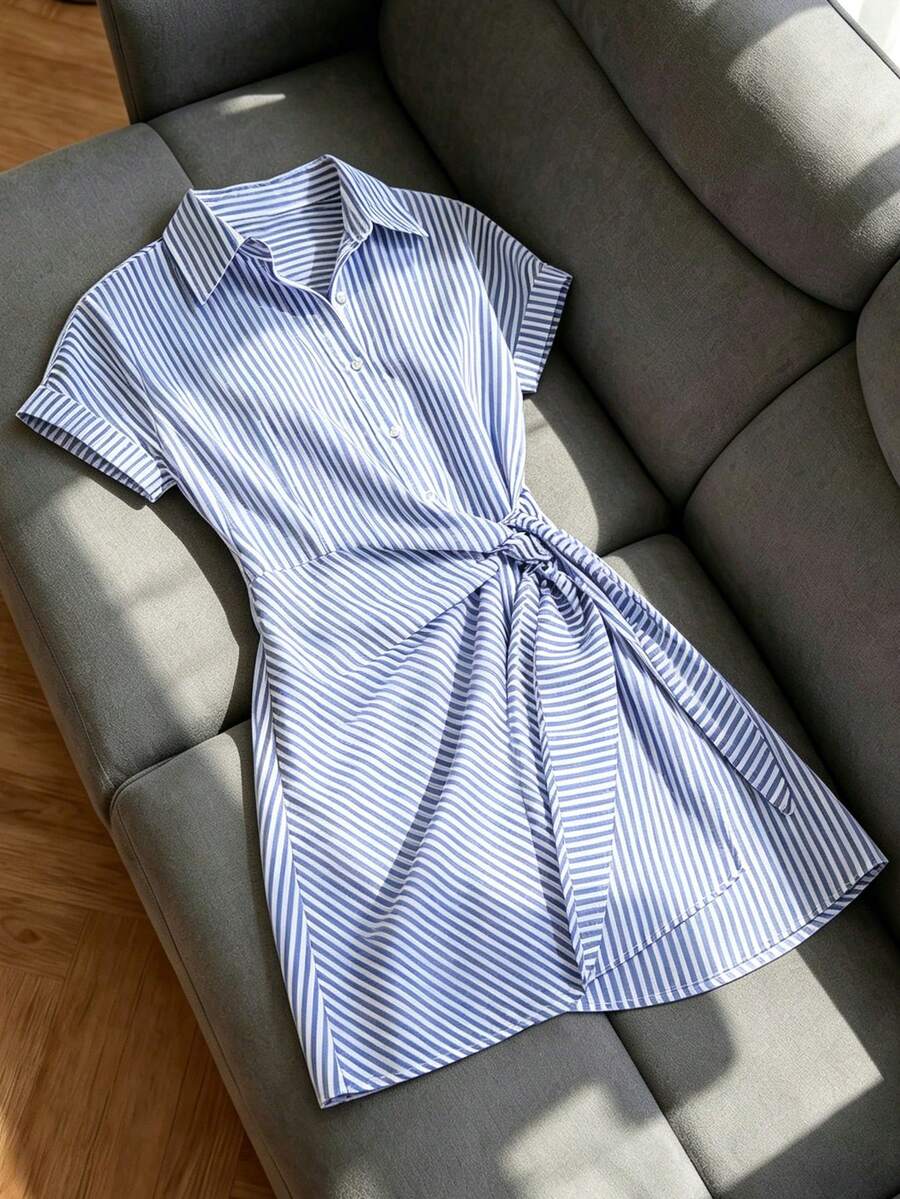 Franclia 女士夏季时尚，优雅蓝白条纹立领收腰纽扣修身连衣裙，适合时尚通勤装扮 - 藍白色 - 查看 1