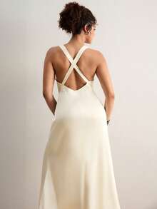 Freevana Đầm maxi slip ren Pháp – Cổ chữ V sâu, dáng ôm sát với chi tiết ren cắt xẻ bên hông, dây đeo vai mảnh chéo hở lưng, đầm nghỉ dưỡng thanh lịch, thướt tha dành cho nữ. - Màu be - Xem 2