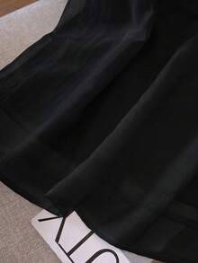 GlowEve CURVE Blusa de mujer talla grande elegante de unicolor con cuello plisado, decoración de botones de colores y mangas cortas de cuello redondo - Negro - Ver 7