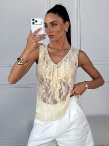 Lavishia 女士蕾丝薄纱荷叶边V领无袖休闲上衣 - 杏色 - 查看 7