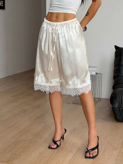 Coolane 女士纯色弹力腰带蕾丝边宽松短裤，缎面蕾丝边短裤，夏季服装，女士度假服装，春夏优雅休闲装扮，春夏奶油色荷叶边短裤，白色蕾丝短裤，灯笼裤荷叶边短裤