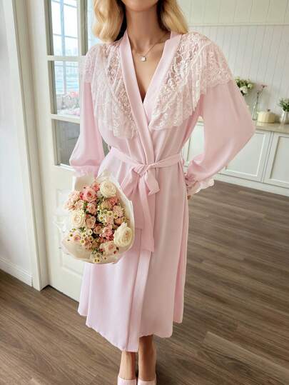 Snug Reverie 宫廷风荷叶边蕾丝拼接长袖束腰女士睡衣