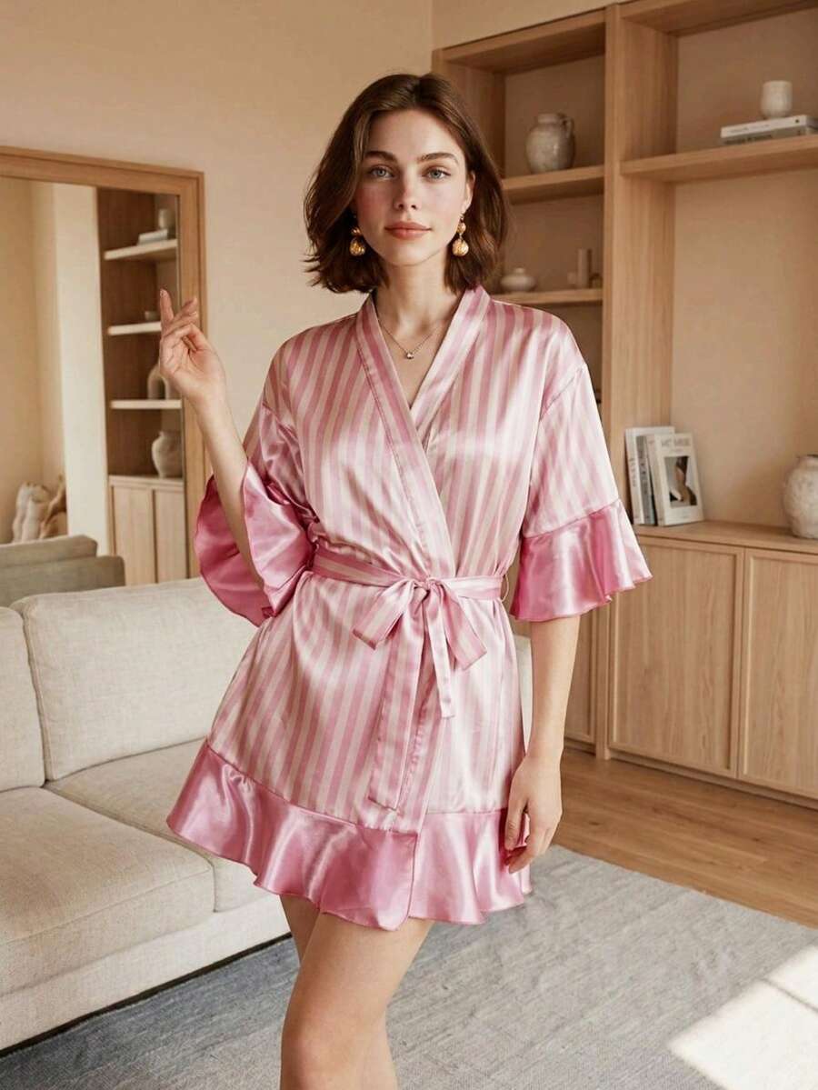Cirelle 1件粉白条纹甜美女士浴袍，荷叶边系带款式，中长修身浴袍，舒适家居服，适合浴室和居家穿着。 - 彩色 - 查看 1