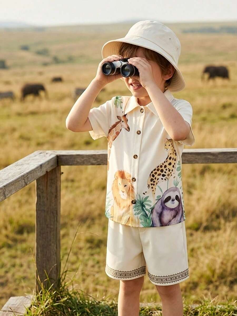 SHEIN 2件組 4-7歲小男孩動物印花獅子、斑馬、長頸鹿圖案襯衫短褲套裝,夏季配套家庭度假度假可愛動物園狩獵風套裝 - 米色 - 查看 1