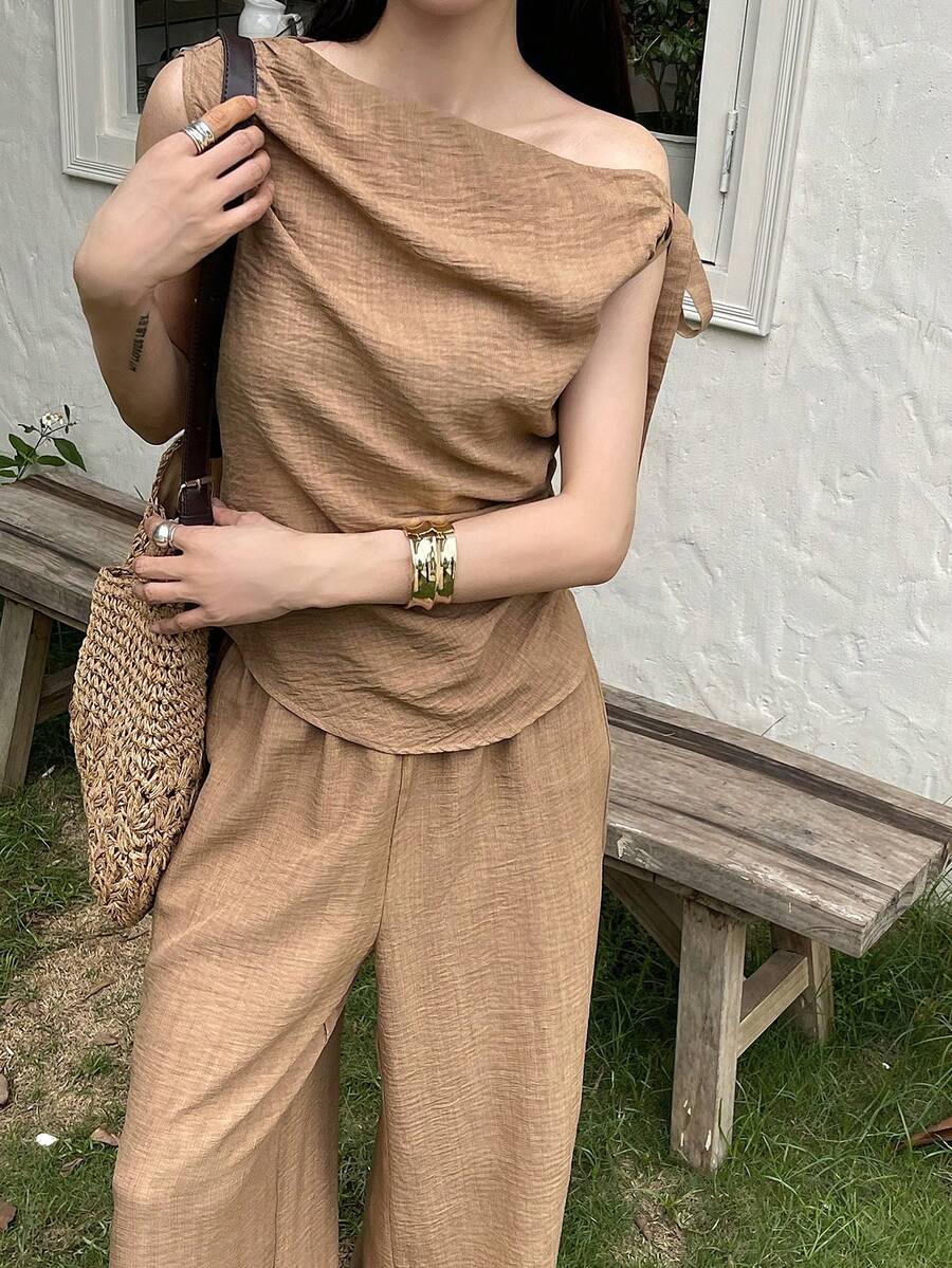 DAZY 女士春夏不对称肩部系带衬衫和宽松亚麻裤两件套休闲度假套装 - 棕色 - 查看 1