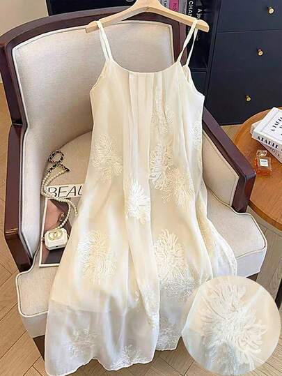 GlowEve CURVE Đầm slip dáng Pháp dành cho nữ cỡ lớn, chất liệu chiffon, thêu hoa, cổ xếp ly, thích hợp cho kỳ nghỉ.