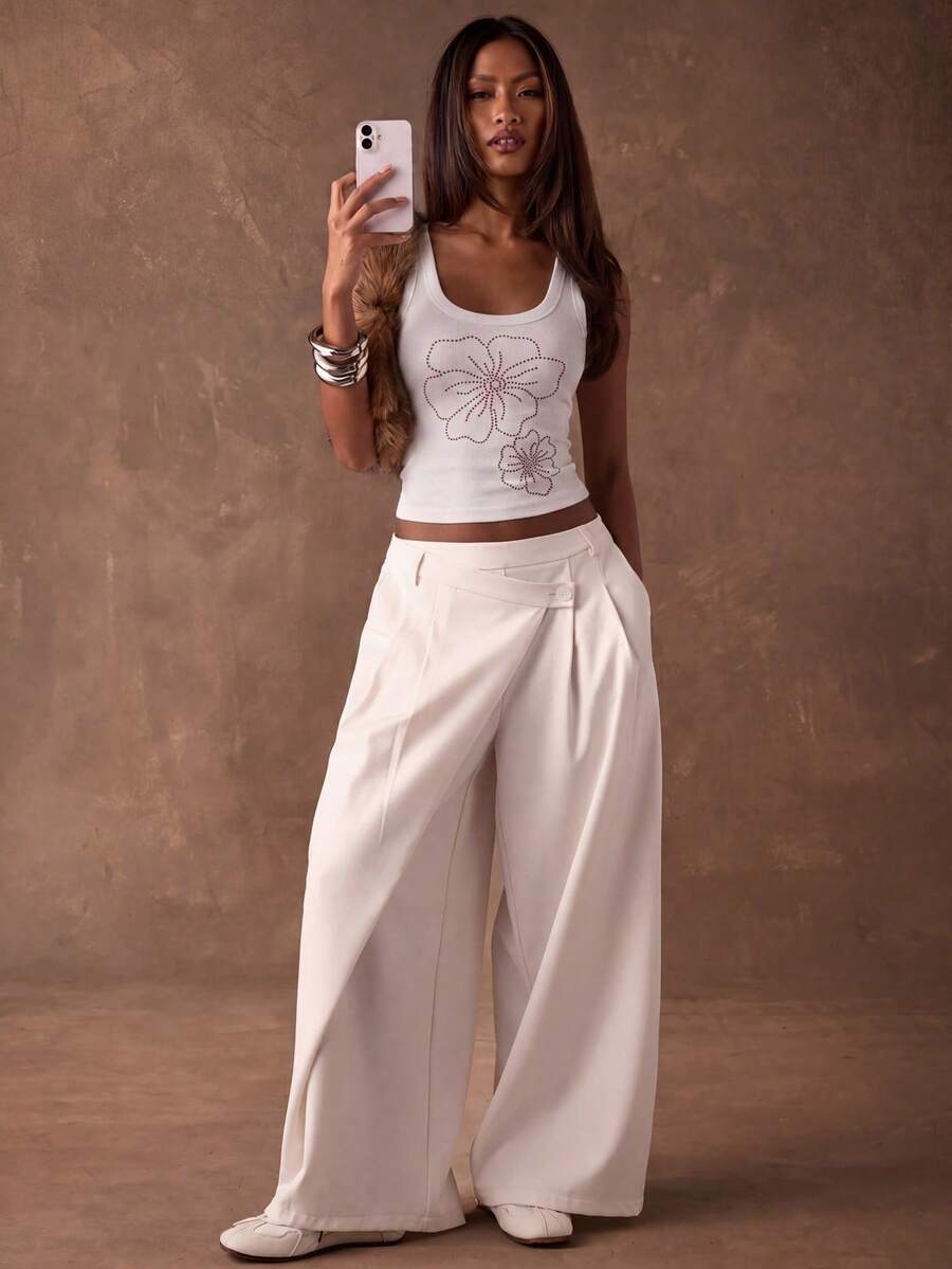 SHEIN BAE Women's Casual Vacation Solid White Rhinestone Floral Shiny Camisole Top, Suitable For Beach Vacation, Sisters' Vacation, Casual Outings, Music Festivals, Practical Camisole, Basic Style Camisole, Rhinestone White Camisole, Shiny Rhinestone White Camisole - White - View 1