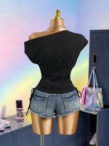 THE POWERPUFF GIRLS X SHEIN Camiseta ajustada de mujer con cuello asimétrico, cordón y fruncido, con estampado de letras de dibujos animados, para uso casual, moda callejera y viajes diarios, verano - Negro - Ver 2