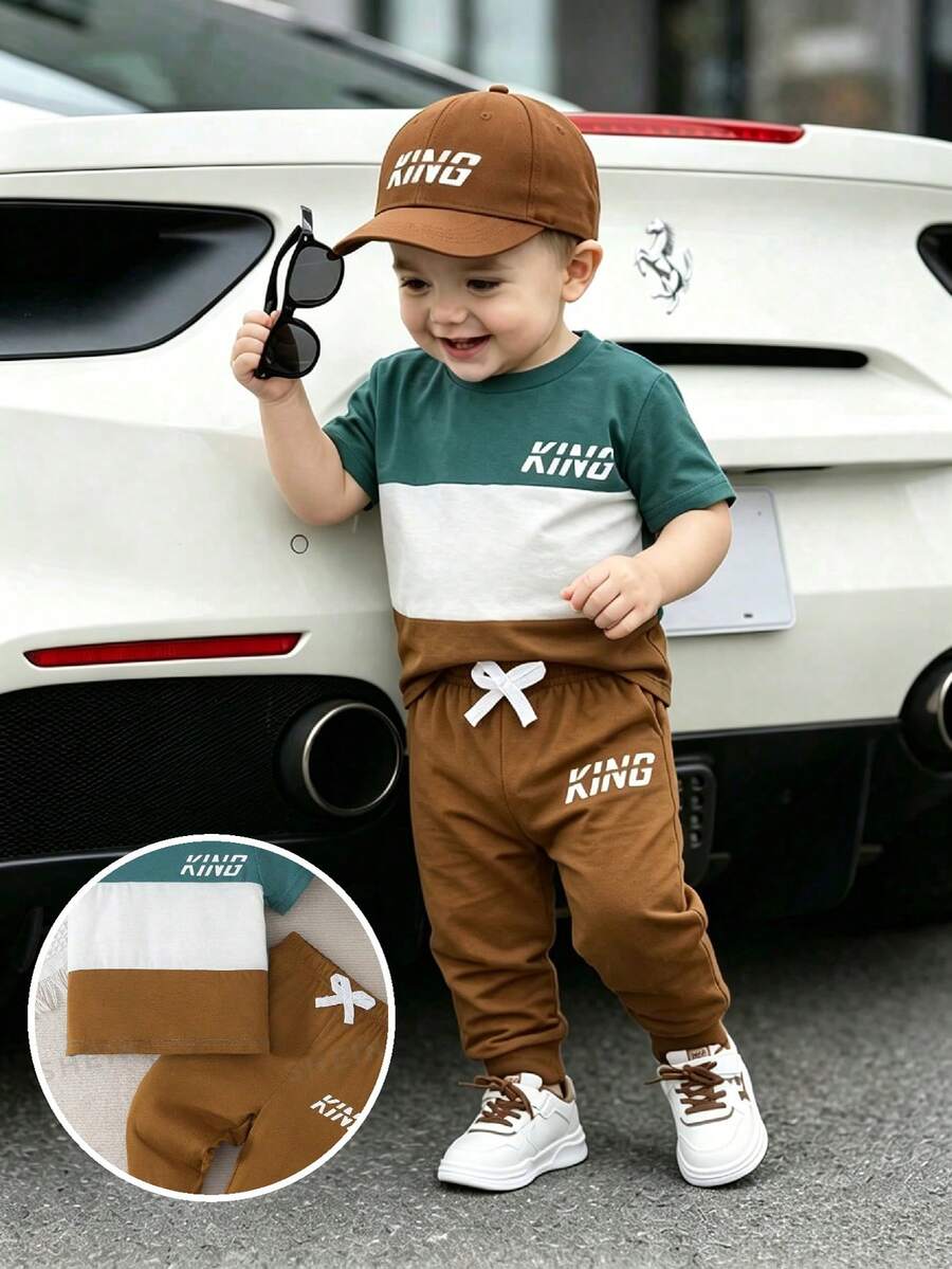 SHEIN Playful Pals Bộ 2 món áo thun ngắn tay in chữ khối màu sắc và quần cạp chun cho bé trai, thích hợp mặc hàng ngày, trang phục bé trai, mùa thu, phù hợp cho bé trai 3 tuổi, quần áo trẻ sơ sinh và trẻ nhỏ, mùa thu - Nhiều màu - Xem 1