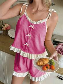Snug Reverie Bộ đồ ngủ quần short dây bèo nhún - Màu Hồng Tươi - Xem 1