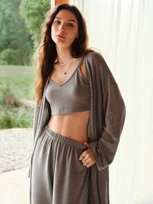 MOTF PREMIUM Bộ đồ mặc nhà 3 món bằng vải dệt kim mềm mại gồm áo hai dây, quần dài và áo choàng, thích hợp mặc ở nhà. - Xám - Xem 6