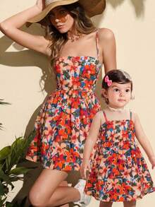 女宝宝和妈妈一起度过夏日假期的碎花连衣裙 - 紅色 - 查看 3