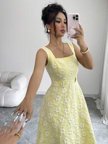 Elenzga 女士中长款黄色A字连衣裙，方领设计，收腰剪裁，饰有两条水钻腰带扣，提花面料，优雅精致，适合情人节、复活节、劳动节、生日、约会、派对、正式场合、教师装、活力四射的造型、旅行以及春夏穿着。 - 黃色 - 查看 4