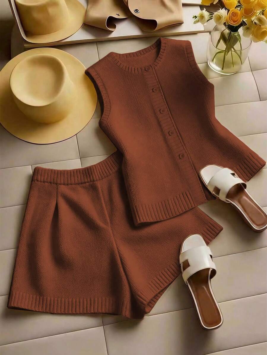 Qadelle Bộ đồ thường ngày 2 mảnh dành cho nữ, kiểu dáng retro mới, cổ tròn, màu trơn, gồm áo khoác len không tay và quần short phối hợp đa năng. - Cà phê nâu - Xem 1
