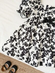 SHEIN 女婴/幼儿女童优雅度假风黑色碎花泡泡袖连衣裙，公主裙，女婴夏季服装 - 黑色 - 查看 4