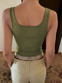 INAWLY 女士新款U领蕾丝拼接紧身纯色背心，性感蕾丝拼接简约百搭白色吊带背心，法式休闲上衣，适合外出、聚会和散步 - 軍綠色 - 查看 2