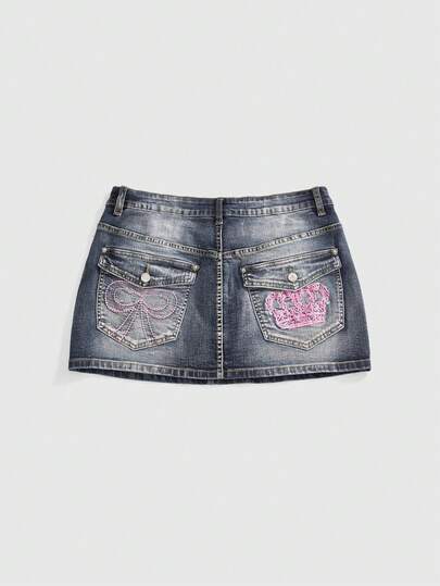 ROMWE J-Fashion Váy mini denim dáng ôm, màu hồng Millennium, thêu hình vương miện và nơ, cỡ lớn, cạp chun, họa tiết vintage (bao gồm cả quần legging lót).
