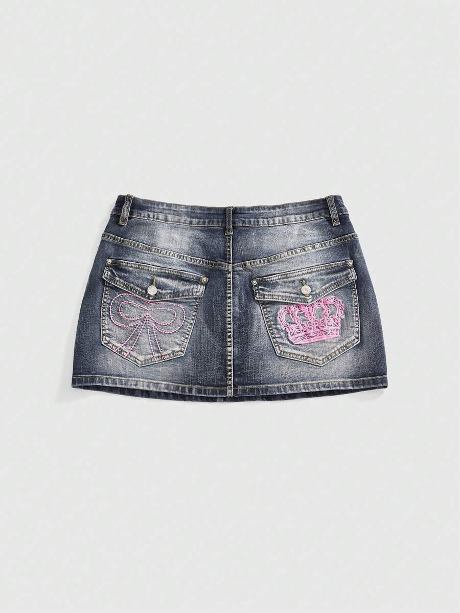 ROMWE J-Fashion Váy mini denim dáng ôm, màu hồng Millennium, thêu hình vương miện và nơ, cỡ lớn, cạp chun, họa tiết vintage (bao gồm cả quần legging lót). - Màu xanh lam - Xem 1