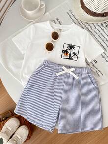 SHEIN Bộ 2 món đồ mặc nhà phong cách sinh viên, đi nghỉ mát cho bé trai - Áo thun cổ tròn tay ngắn in hình cây cọ và quần short kẻ sọc lưng thun có túi, thích hợp cho tiệc sinh nhật, tiệc tùng, biểu diễn, đám cưới, lễ rửa tội, tựu trường, mặc hàng ngày, đi học, du lịch, thể thao, mùa xuân và mùa hè. - Nhiều màu - Xem 6