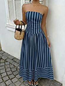 SHEIN EZwear 藏蓝色和浅蓝色条纹印花荷叶边无肩带连衣裙，适合度假、秋季时尚、婚礼宾客、生日派对、户外活动穿着。 - 彩色 - 查看 5