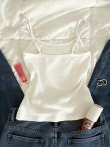 Glimmora 一款度假风优雅花卉瓢虫印花女士吊带背心，适合春夏穿着，时尚百搭，是送给兄弟姐妹的完美礼物，也是送给姐妹的理想之选，更是母亲节的绝佳礼物，休闲又不失时尚。 - 白色 - 查看 2