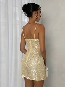SHEIN Glamour Đầm hai dây ngắn ôm sát, hở lưng, màu trơn, đính sequin và ghép mảnh, dành cho nữ. - Màu be - Xem 2