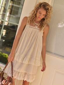 Freevana Đầm mini babydoll màu trắng kem lãng mạn phong cách Boho dành cho nữ - Cổ vuông, phối ren, dáng chữ A xòe rộng, xếp ly, chân váy xếp tầng với chi tiết ren, nhẹ nhàng, thoáng mát, thích hợp cho kỳ nghỉ hè, đi biển, hẹn hò, đêm tân hôn. - Màu be - Xem 9