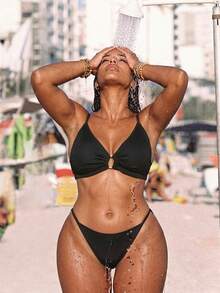 Swim SXY 大码女士黑色纹理泳衣上装，休闲简约深V领三角罩杯设计，饰有金属环，适合春夏海滩、泳池派对穿着 - 黑色 - 查看 4