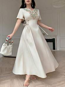 Celisse 杏色刺绣饰边腰带优雅连衣裙，女士款 - 杏色 - 查看 4