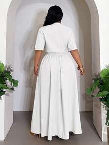 Veslaya Conjunto de 2 peças com vestido midi de linha A, manga curta, decote recortado, em tecido de cetim amassado na cor rosa vermelha elegante, para mulheres plus size, ideal para Primavera/Verão 2026, festivais de música, Páscoa, estilo ocidental, nômade, festa de aniversário, formatura, escola, uso diário, casual, férias, cruzeiro, praia, banho de sol, streetwear, convidado de casamento, transporte, brunch, aeroporto, festa, passeio de férias, gala elegante, dança, lazer - Branco - Visão 4