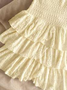 SHEIN Vestido Mini de Férias para Meninas Pré-Adolescentes com Busto Franzido Elástico, Decote com Laço, Laço e Franzido em Camadas, Pode Ser Usado por Dentro ou por Fora, Vestidos de Verão, Vestido Branco Sólido - Amarelo - Visão 8