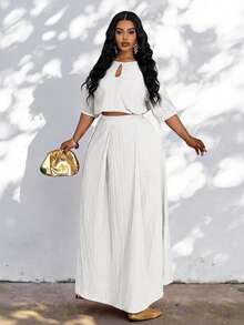 Veslaya Conjunto de 2 peças com vestido midi de linha A, manga curta, decote recortado, em tecido de cetim amassado na cor rosa vermelha elegante, para mulheres plus size, ideal para Primavera/Verão 2026, festivais de música, Páscoa, estilo ocidental, nômade, festa de aniversário, formatura, escola, uso diário, casual, férias, cruzeiro, praia, banho de sol, streetwear, convidado de casamento, transporte, brunch, aeroporto, festa, passeio de férias, gala elegante, dança, lazer - Branco - Visão 7