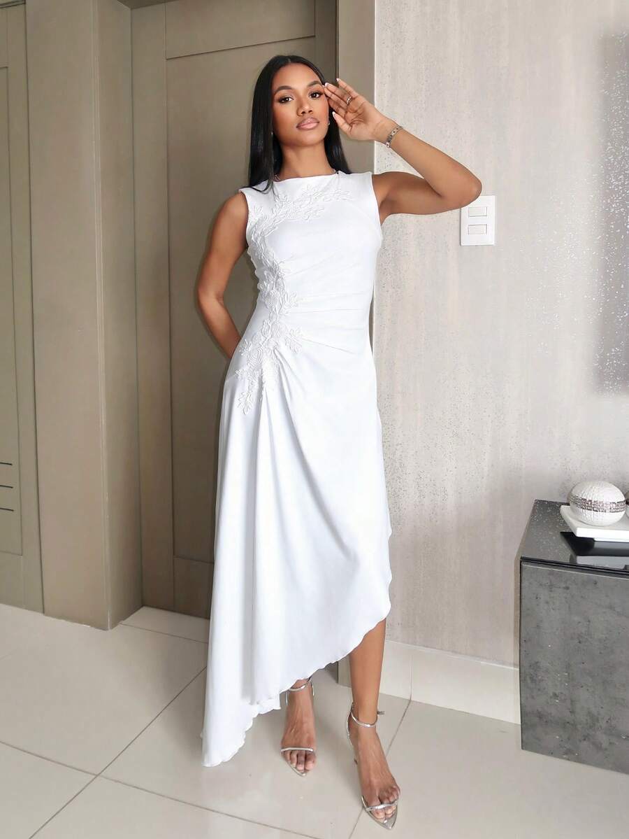 Natali Santanap 女士新款优雅简约毕业/婚礼宾客礼服，白色无袖圆领腰部褶饰贴花花卉刺绣不对称下摆针织长裙，夏季 - 白色 - 查看 1