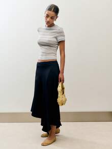 Nöista Áo thun ngắn tay cổ tròn kẻ sọc màu be nhạt cổ điển được làm từ chất liệu vải dệt kim thoáng khí và thân thiện với da. Màu sắc tươi tắn, giản dị, đa năng và thiết thực, hoàn hảo cho kỳ nghỉ xuân hè và nhiều dịp thường nhật khác - một món đồ không thể thiếu trong tủ quần áo. - Màu xanh lam - Xem 5