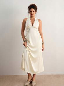 Freevana Đầm maxi slip ren Pháp – Cổ chữ V sâu, dáng ôm sát với chi tiết ren cắt xẻ bên hông, dây đeo vai mảnh chéo hở lưng, đầm nghỉ dưỡng thanh lịch, thướt tha dành cho nữ. - Màu be - Xem 4