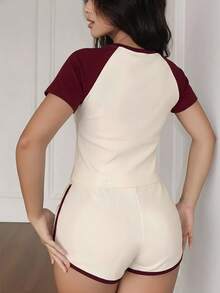DAZY 2件組女款休閒對比色插肩袖修身短款居家服套裝 Y2K 夏季睡衣 - 紅色 - 查看 5
