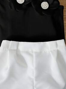 SHEIN Elladie kids 女童（小号）白色背心套装，春夏款，白色背心上衣饰有珍珠和3D立体花朵，针织罗纹面料，细肩带设计，搭配白色纯色梭织短裤和银色腰带，简约优雅，适合通勤、上学、外出、聚会、度假等场合，舒适的春夏装扮。 - 黑色 - 查看 7