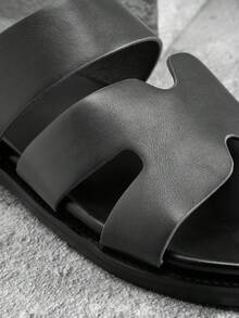 SHUZIA Sandal Selop Pria Modis, Kasual, Nyaman, dengan Desain Tali Berlubang - Hitam - View 6