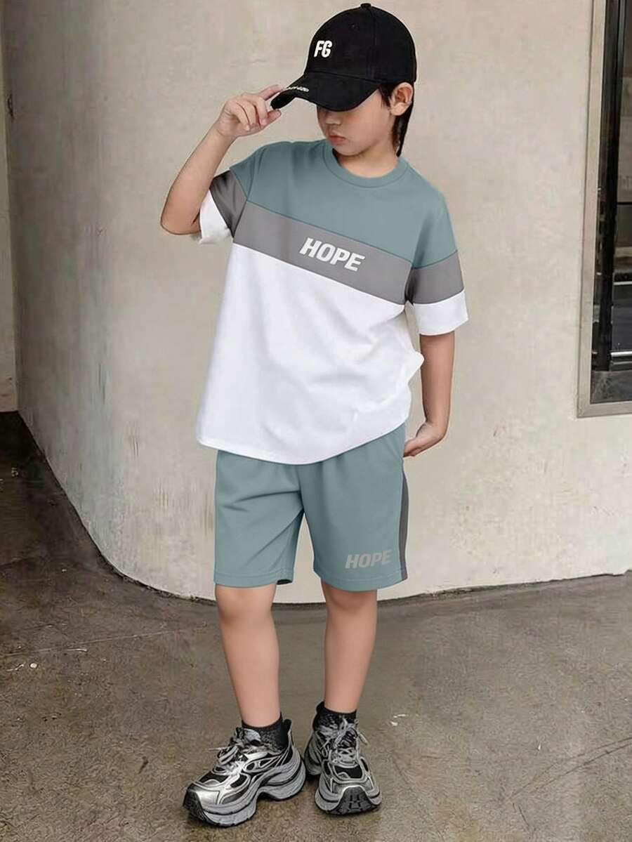 SHEIN 男童字母印花撞色圆领短袖T恤搭配格子短裤,休闲日常穿搭 - 綠色 - 查看 1
