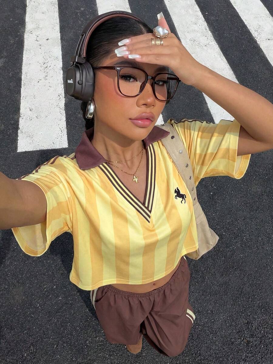 Muchica 女士休闲时尚街头运动日常通勤V领落肩宽松撞色条纹印花短款T恤,夏季 - 彩色 - 查看 1