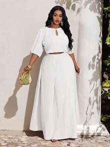 Veslaya Conjunto de 2 peças com vestido midi de linha A, manga curta, decote recortado, em tecido de cetim amassado na cor rosa vermelha elegante, para mulheres plus size, ideal para Primavera/Verão 2026, festivais de música, Páscoa, estilo ocidental, nômade, festa de aniversário, formatura, escola, uso diário, casual, férias, cruzeiro, praia, banho de sol, streetwear, convidado de casamento, transporte, brunch, aeroporto, festa, passeio de férias, gala elegante, dança, lazer - Branco - Visão 5