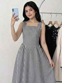 SHEIN Đầm dài ngang gối thanh lịch, cổ vuông, không tay, kẻ sọc xanh trắng, kiểu dáng dành cho thiếu nữ đi nghỉ mát. - màu đen - Xem 3
