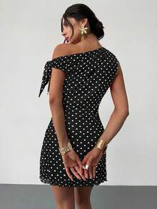 Firerie 女士夏季新款经典复古波点不对称露肩性感优雅度假迷你连衣裙，网纱波点连衣裙，不对称领口连衣裙，春夏服装，沙滩装，优雅，性感，度假，海滩，夏威夷风情，约会，派对，音乐节，毕业礼服，舞会礼服/棕色连衣裙 - 黑色 - 查看 2