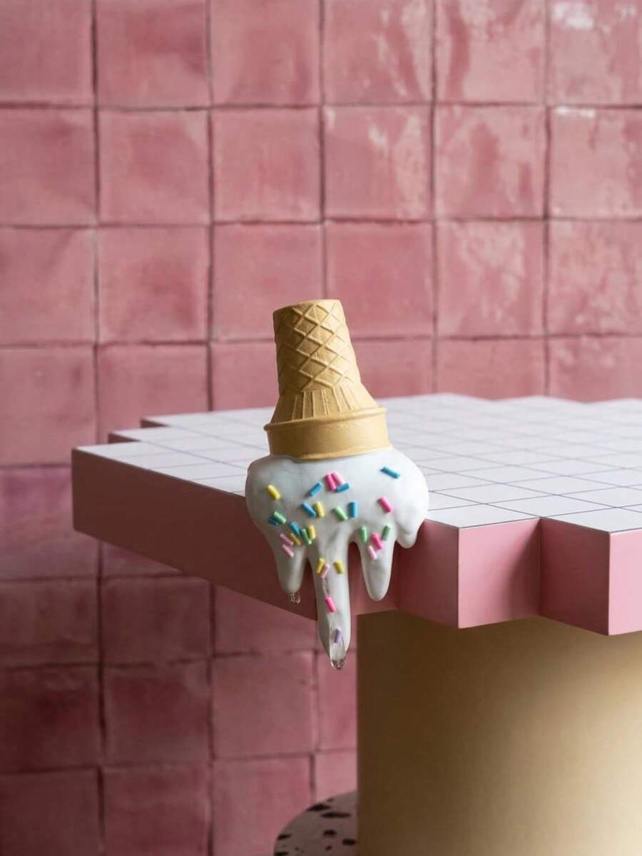 Joivida 1个/2个融化冰淇淋雕像,家居办公桌、书架摆件,树脂材质,圣诞礼物 - 多色 - 查看 1