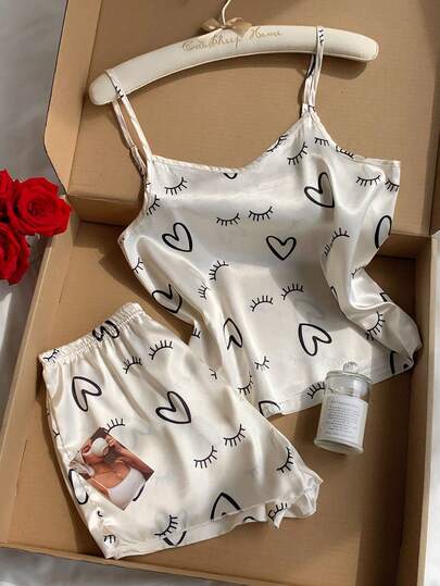 Comfortcana Bộ PJ Satin in lông mi & hình trái tim / Bộ đồ ngủ Bộ màu trắng