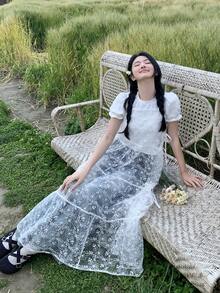 Đầm dài nữ kiểu dáng thanh lịch, dây mảnh, ren, xếp lớp, thắt nơ. - trắng - Xem 7