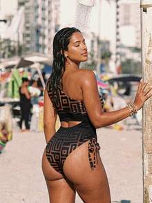 Swim Vcay Maillot de bain une pièce pour femmes grandes tailles avec imprimé de lignes aléatoires, mode vacances, coupe slim dissimulant le ventre, ouverture haute des jambes, épaules obliques, cordon de serrage et nœud papillon. Monokini - Noir - Voir 2