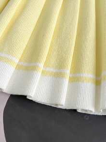 Everyssa Bộ đồ 2 món gồm áo crop top tay ngắn thêu họa tiết cưỡi ngựa phối màu tương phản và chân váy mini xếp ly cạp cao dành cho nữ. - Nhiều màu - Xem 5