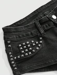 ROMWE Grunge Punk Conjunto de atuendo para festival de música punk estilo Y2K, shorts vaqueros mini de tiro súper bajo con decoración de remaches, primavera/verano - Negro - Ver 4