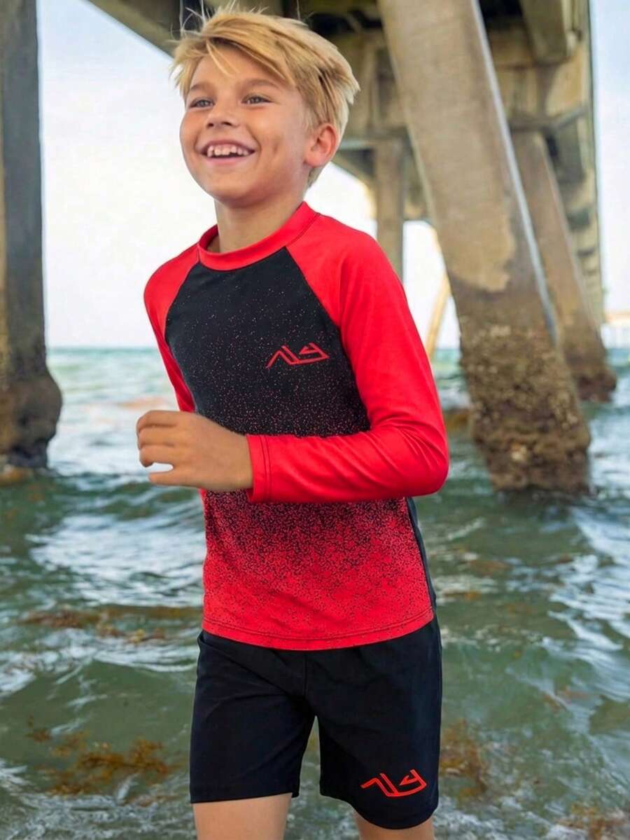 SHEIN Conjunto informal de camiseta de protección solar y pantalones cortos de baño con degradado amarillo y negro para niño preadolescente, adecuado para el verano - Rojo - Ver 1